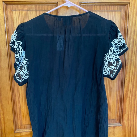 Gap Black & White Embroidered Short-Sleeve Top - Size Small - NEW WITH TAGS - Picture 5 of 7
